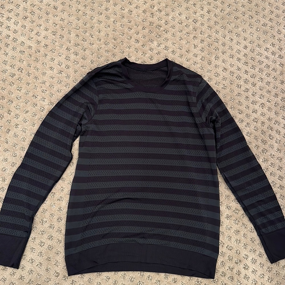 Lululemon long sleeve work out top